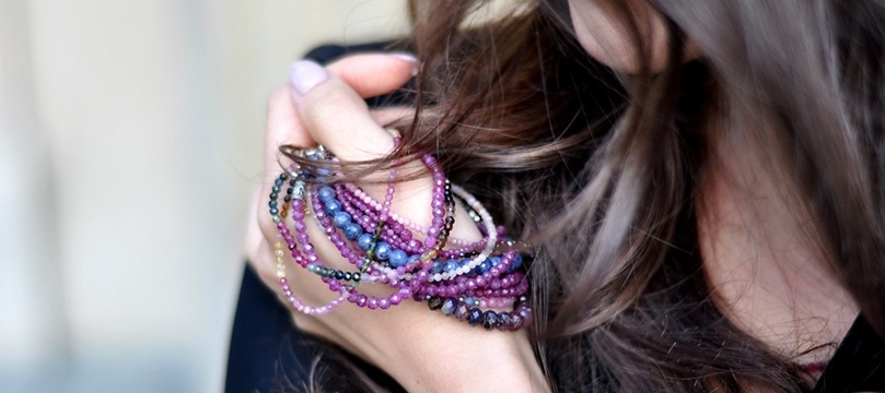 Dlaczego warto nosić bransoletki z kamieni naturalnych na co dzień?